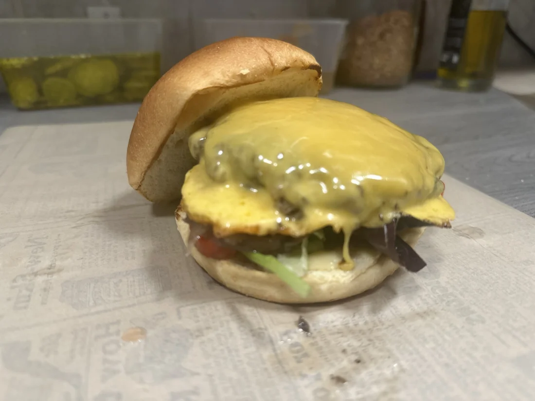Burger au fromage fondu